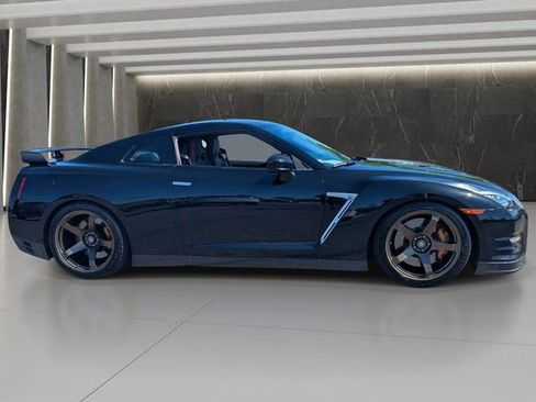 Used 2015 Nissan GT-R Black Edition image 7