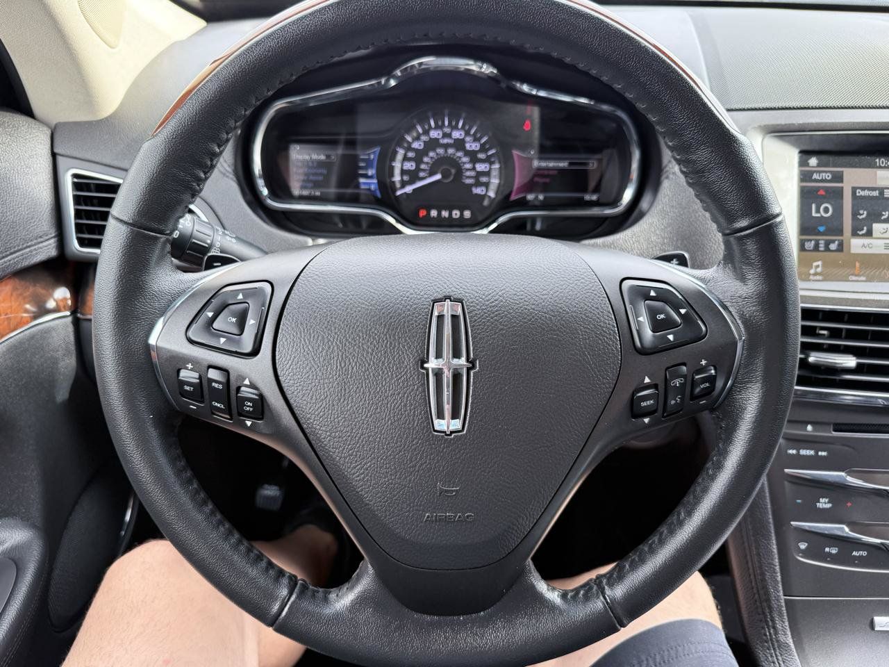 Used 2018 Lincoln MKT FWD image 17
