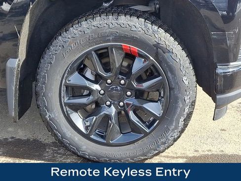 Used 2020 Chevrolet Silverado 1500 Custom w/ Custom Value Package image 11