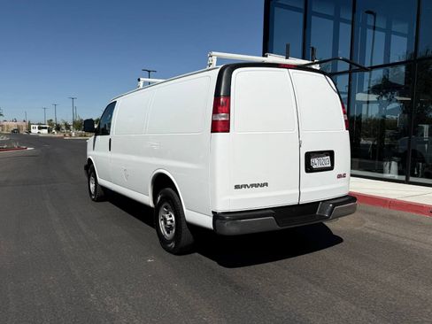 Used 2017 GMC Savana 2500 RWD image 9
