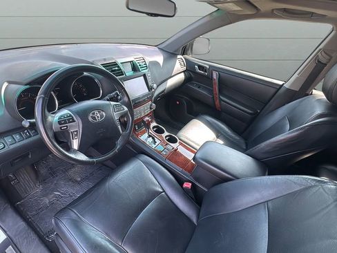 Used 2011 Toyota Highlander Limited w/ Tow Pkg image 16
