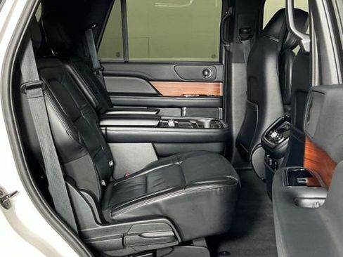 Used 2019 Lincoln Navigator Reserve AWD/4WD image 25