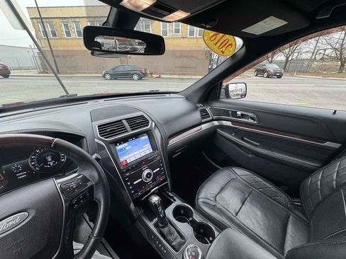 Used 2018 Ford Explorer Platinum image 40