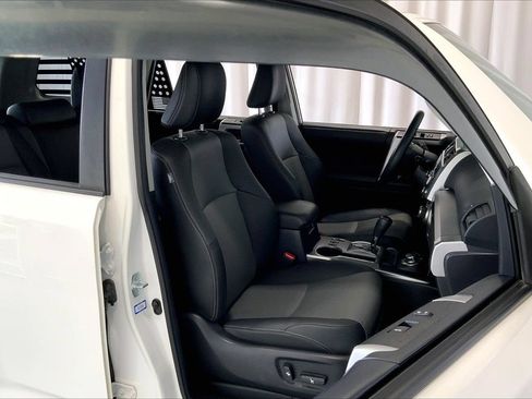 Used 2020 Toyota 4Runner SR5 Premium AWD/4WD image 6
