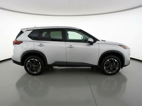 Used 2025 Nissan Rogue SV image 11