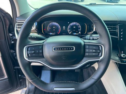 Used 2023 Jeep Wagoneer L Series III w/ Premium Group I AWD/4WD image 10