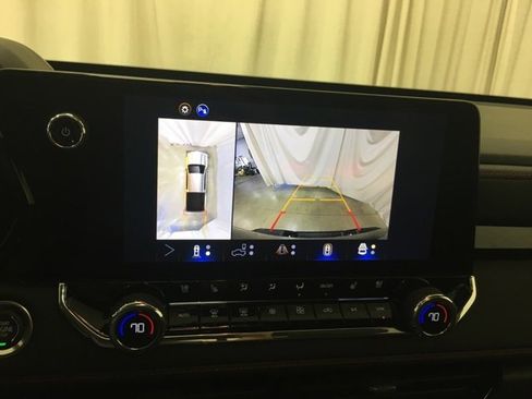 Used 2025 Chevrolet Colorado Z71 w/ Technology Package image 25