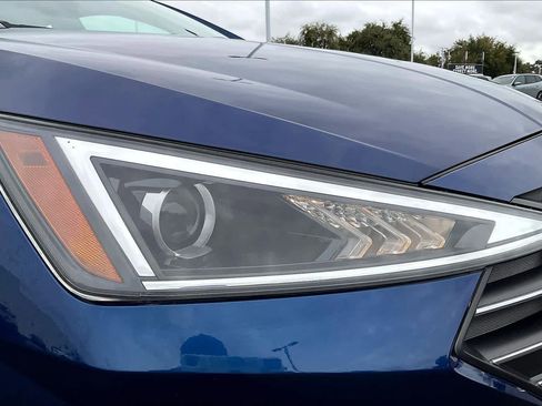 Used 2019 Hyundai Elantra SE image 31