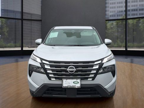 Used 2025 Nissan Rogue SV AWD/4WD image 11