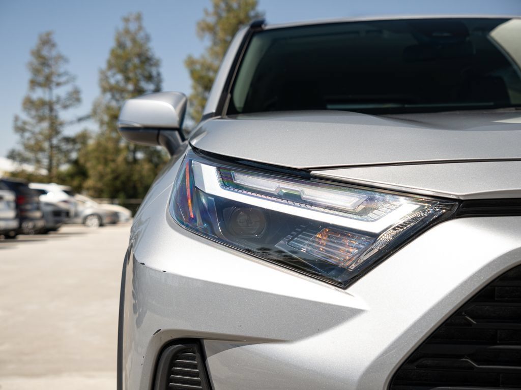 Used 2025 Toyota RAV4 XLE FWD image 20