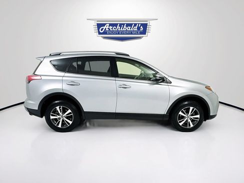 Used 2018 Toyota RAV4 XLE AWD/4WD image 9