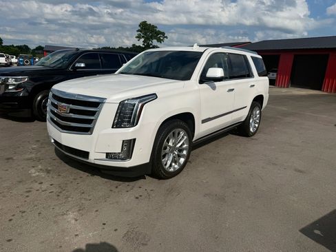 Used 2020 Cadillac Escalade Premium Luxury AWD/4WD image 2
