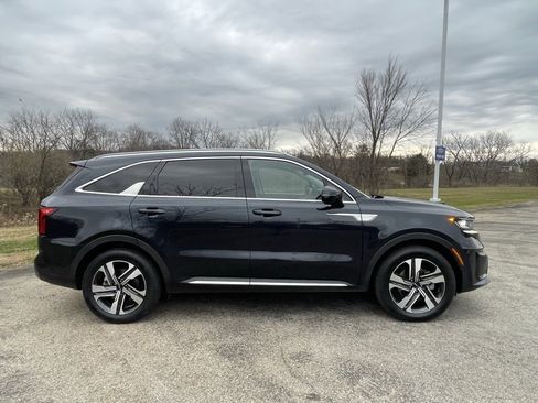 Certified 2023 Kia Sorento EX image 2
