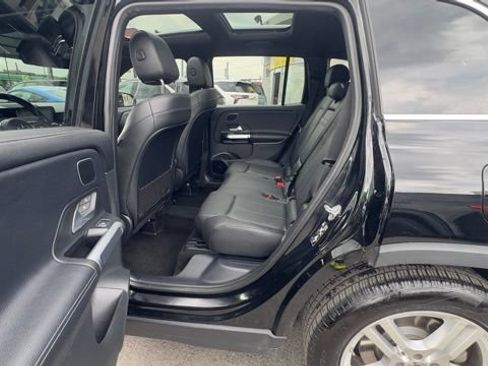 Used 2021 Mercedes-Benz GLB 250 4MATIC w/ Premium Package image 18