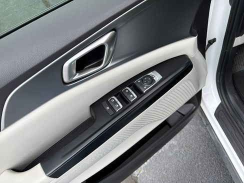 Used 2024 Kia Carnival LX image 13