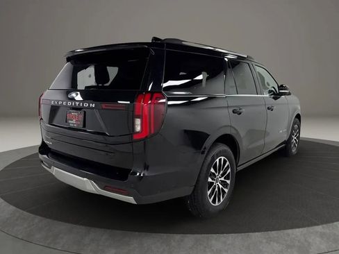 Used 2025 Ford Expedition Platinum AWD/4WD image 5