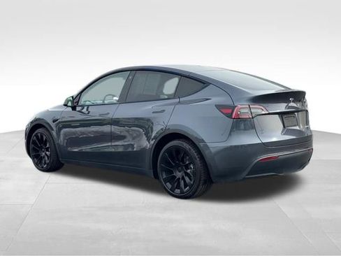 Used 2022 Tesla Model Y Long Range image 6