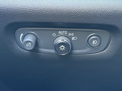 Used 2018 Chevrolet Traverse LT w/ LPO, Floor Liner Package AWD/4WD image 39