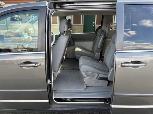 Used 2010 Chrysler Town & Country LX image 20