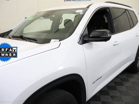 Certified 2025 GMC Acadia Elevation AWD/4WD image 13
