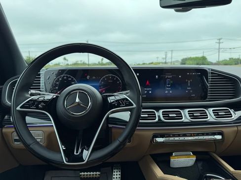 New 2025 Mercedes-Benz GLS 580 4MATIC image 3
