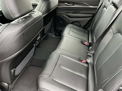 New 2025 Jeep Grand Cherokee Limited w/ Black Appearance Package image 17