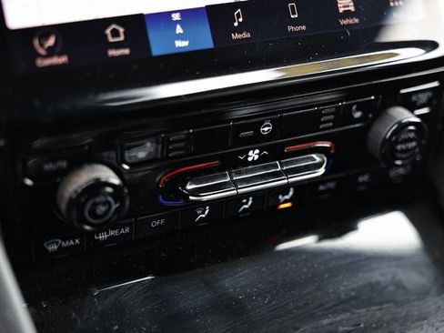 Used 2021 Jeep Grand Cherokee L Limited image 37