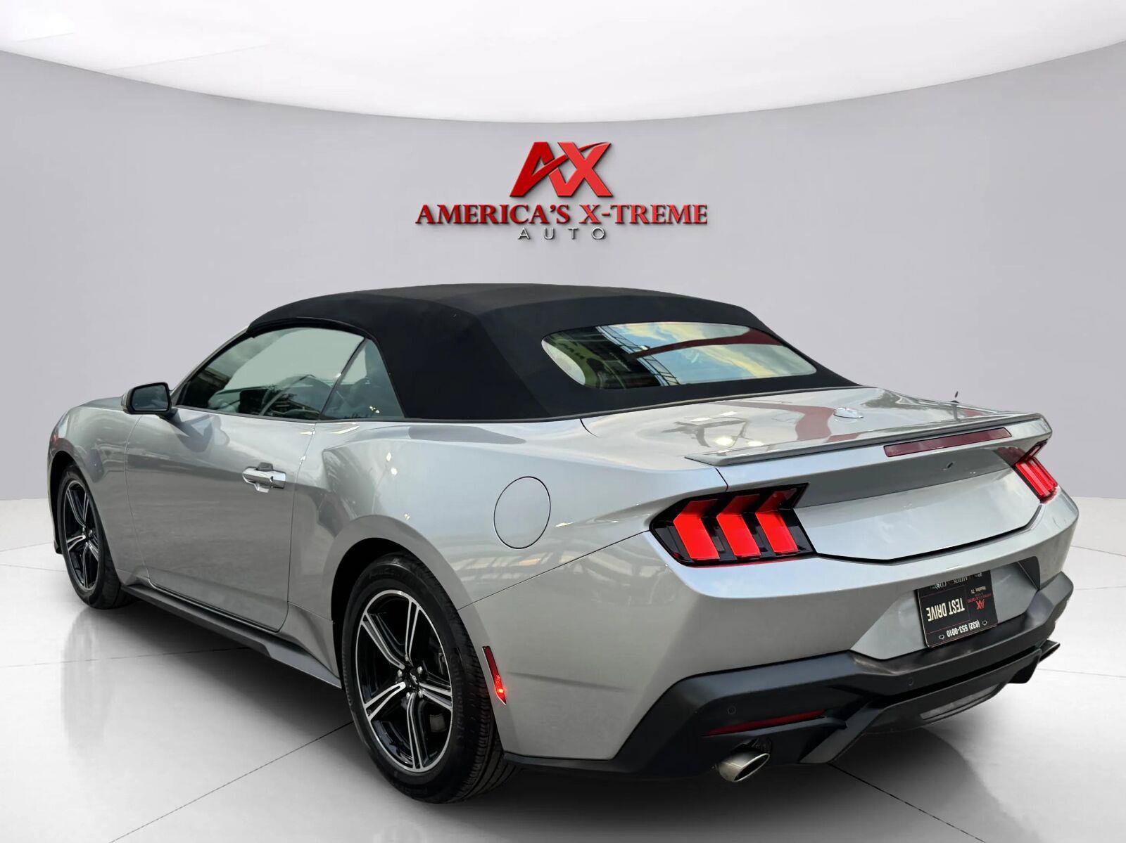 Used 2025 Ford Mustang Premium RWD image 4