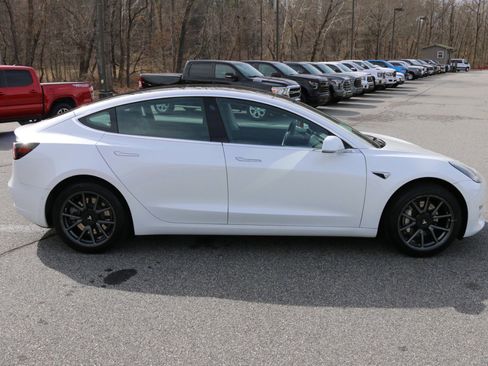 Used 2019 Tesla Model 3 image 9