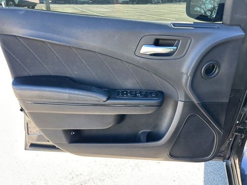 Used 2019 Dodge Charger SXT w/ Blacktop Package image 18