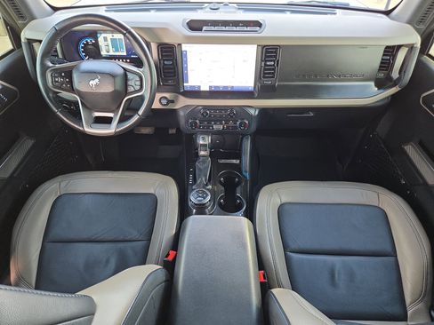 Used 2022 Ford Bronco Wildtrak image 16