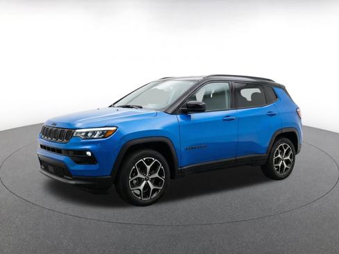 Used 2025 Jeep Compass Limited AWD/4WD image 3