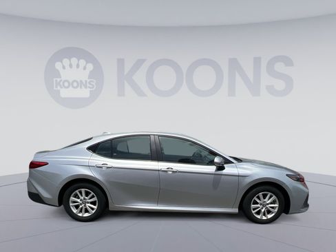 Used 2025 Toyota Camry LE AWD/4WD image 8