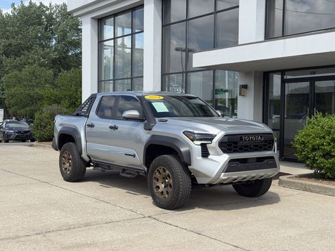 Used 2024 Toyota Tacoma 4x4 Double Cab Hybrid image 2