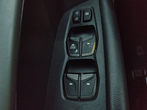 Used 2018 Hyundai Santa Fe Sport image 27
