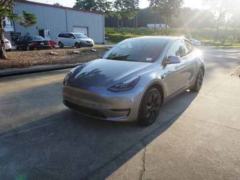 Used 2024 Tesla Model Y Long Range AWD/4WD image 28
