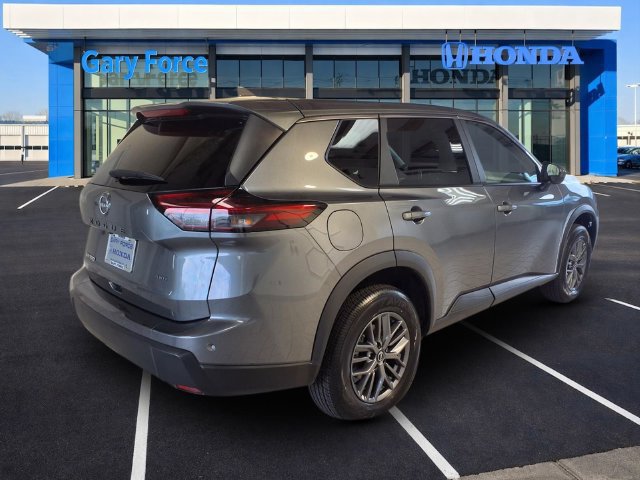 Used 2026 Nissan Rogue SV AWD/4WD image 2