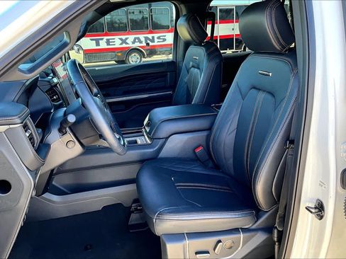 Used 2024 Ford Expedition Platinum image 8