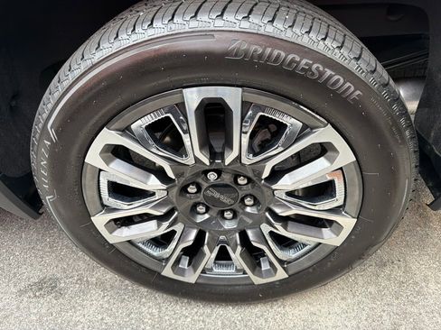 Used 2023 GMC Sierra 1500 Denali Ultimate AWD/4WD image 11