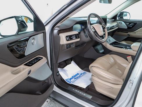 Used 2020 Lincoln Aviator Reserve w/ Equipment Group 202A image 3