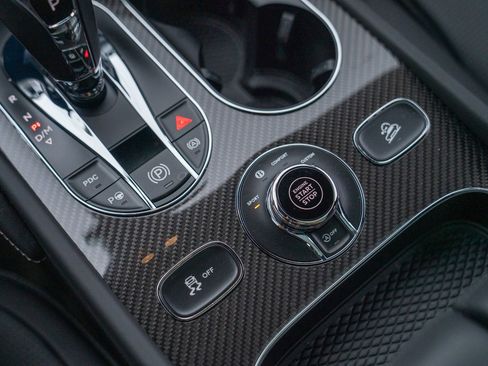 Used 2022 Bentley Bentayga image 21