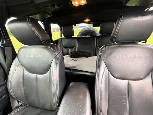 Used 2016 Jeep Wrangler Unlimited Sahara w/ Dual Top Group AWD/4WD image 33