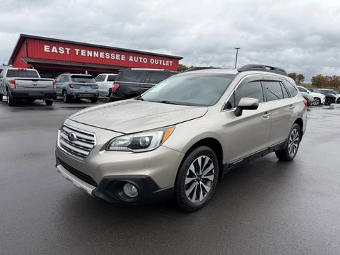 Used 2015 Subaru Outback 3.6R Limited image 2