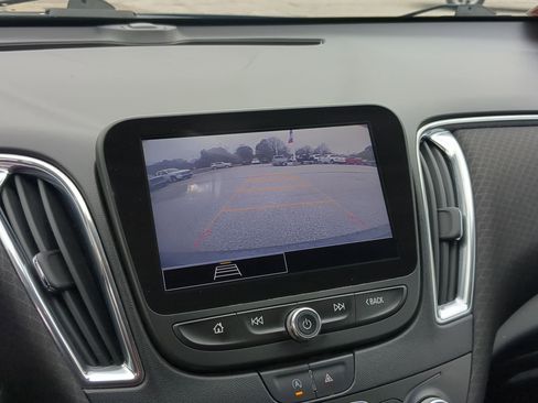 Used 2021 Chevrolet Malibu LT image 17