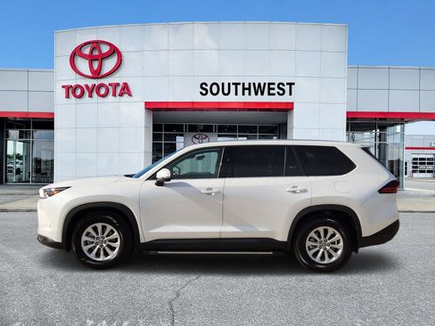 Used 2025 Toyota Grand Highlander AWD image 3