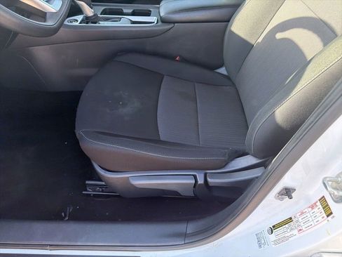 Used 2025 Nissan Sentra SV FWD image 8