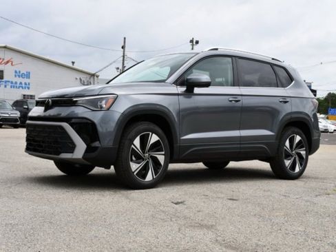 New 2025 Volkswagen Taos SE image 3