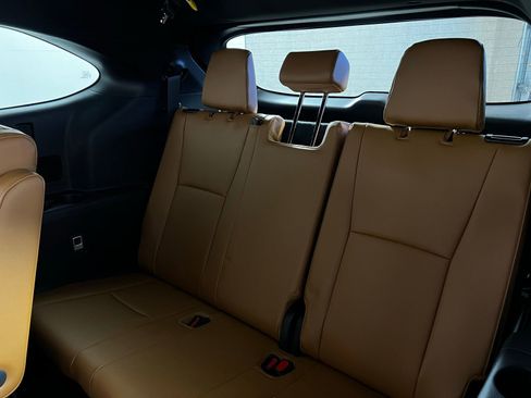 New 2026 Toyota Highlander Platinum image 19