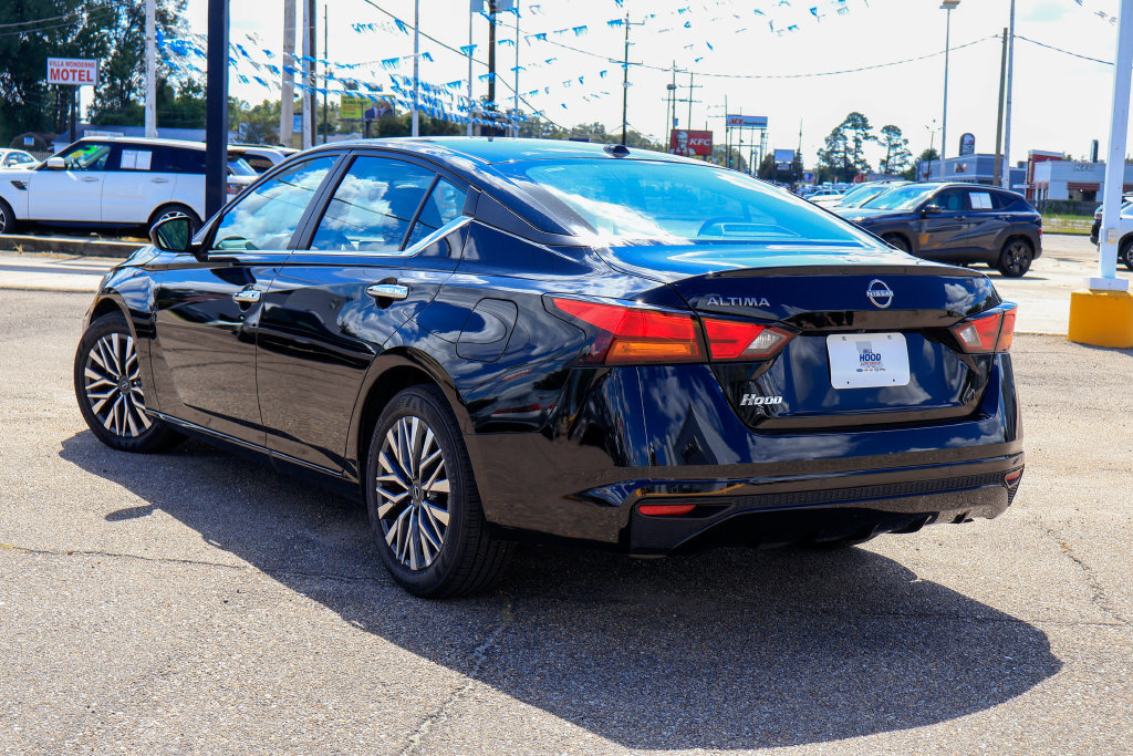 Used 2025 Nissan Altima 2.5 SV FWD image 2