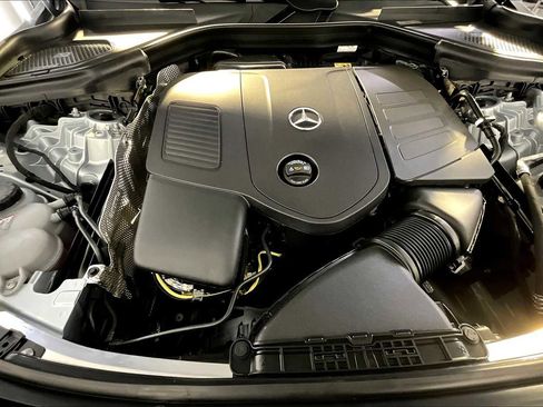 Used 2025 Mercedes-Benz GLC 300 4MATIC image 14